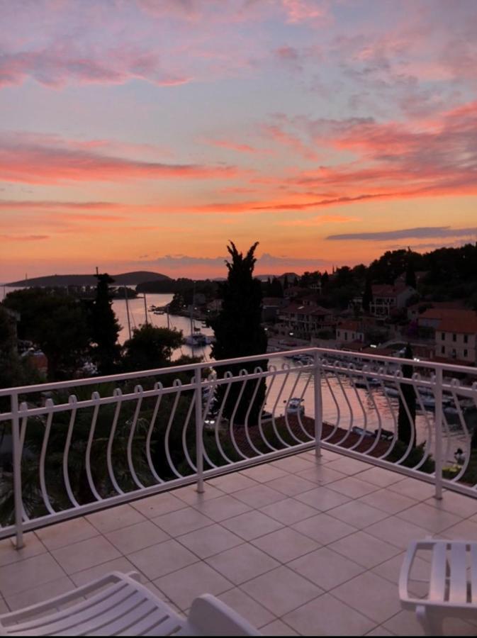 Apartment In Maslinica 70M From The Sea Εξωτερικό φωτογραφία