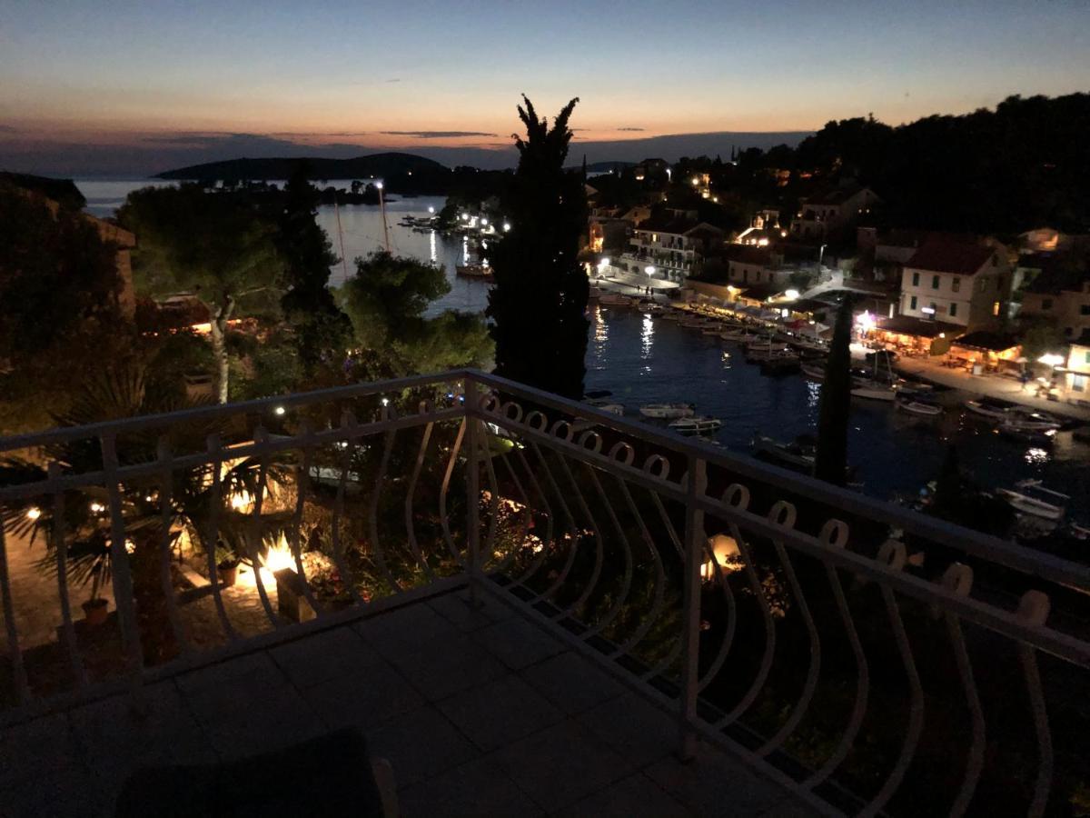 Apartment In Maslinica 70M From The Sea Εξωτερικό φωτογραφία