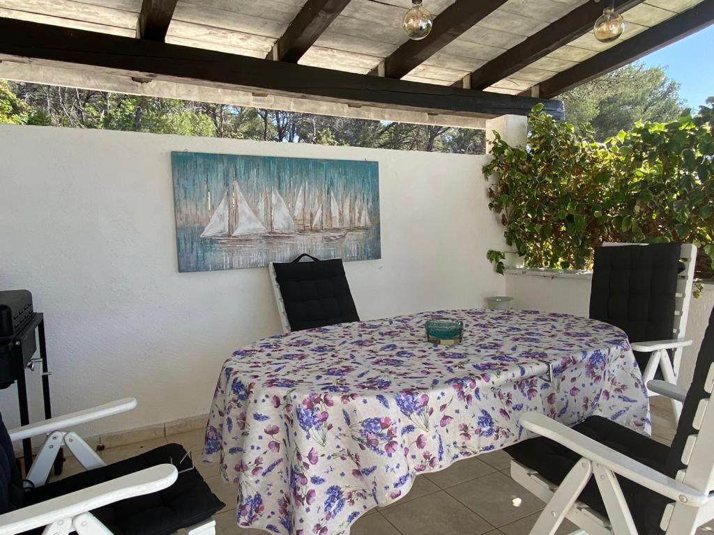 Apartment In Maslinica 70M From The Sea Εξωτερικό φωτογραφία
