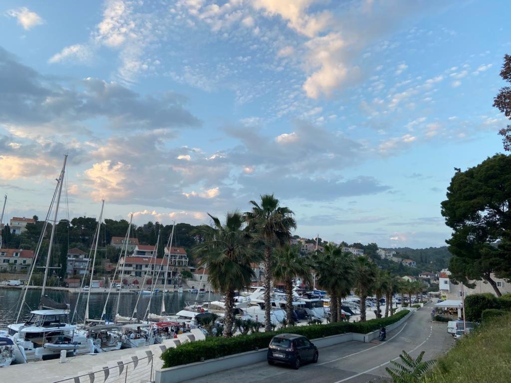 Apartment In Maslinica 70M From The Sea Εξωτερικό φωτογραφία