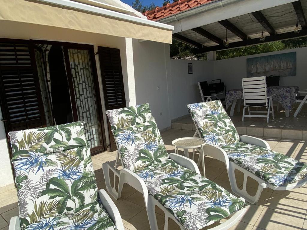 Apartment In Maslinica 70M From The Sea Εξωτερικό φωτογραφία