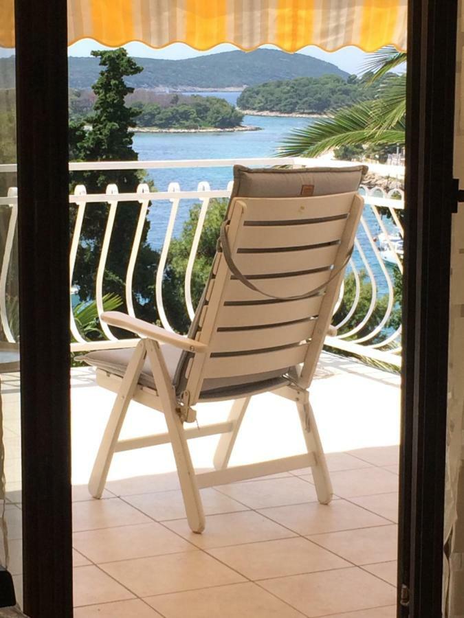 Apartment In Maslinica 70M From The Sea Εξωτερικό φωτογραφία