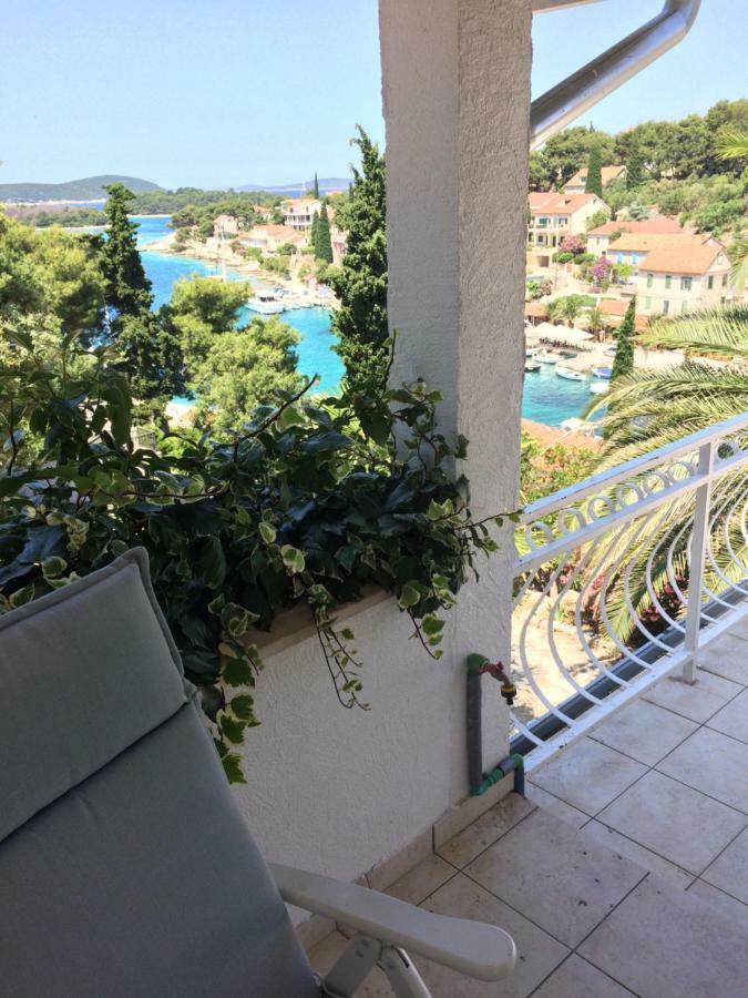 Apartment In Maslinica 70M From The Sea Εξωτερικό φωτογραφία