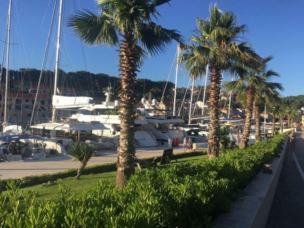 Apartment In Maslinica 70M From The Sea Εξωτερικό φωτογραφία