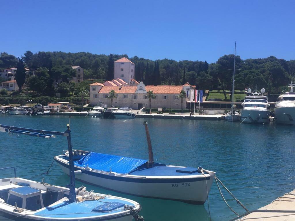 Apartment In Maslinica 70M From The Sea Εξωτερικό φωτογραφία