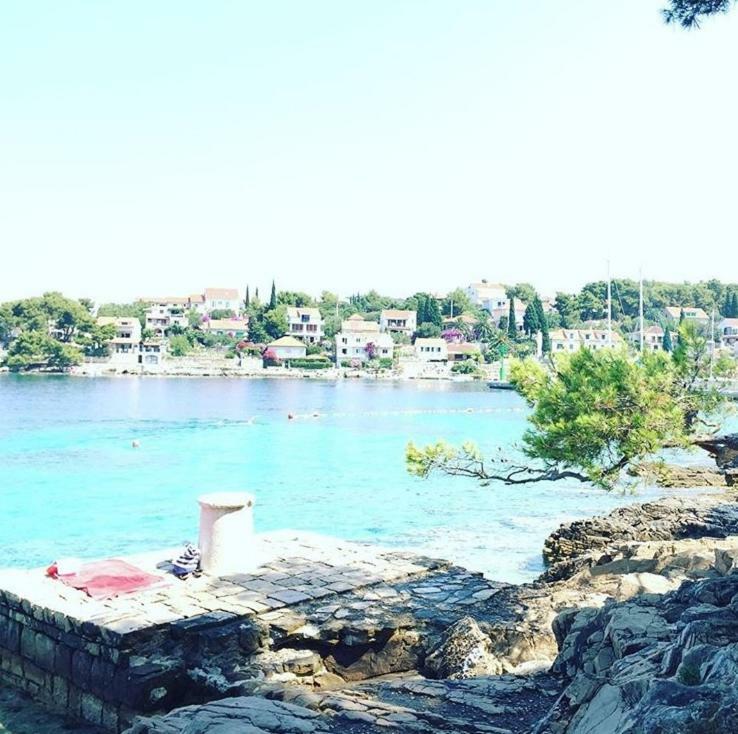 Apartment In Maslinica 70M From The Sea Εξωτερικό φωτογραφία