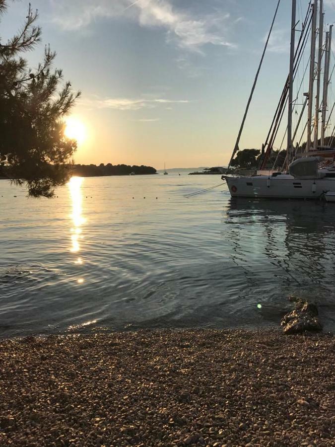 Apartment In Maslinica 70M From The Sea Εξωτερικό φωτογραφία